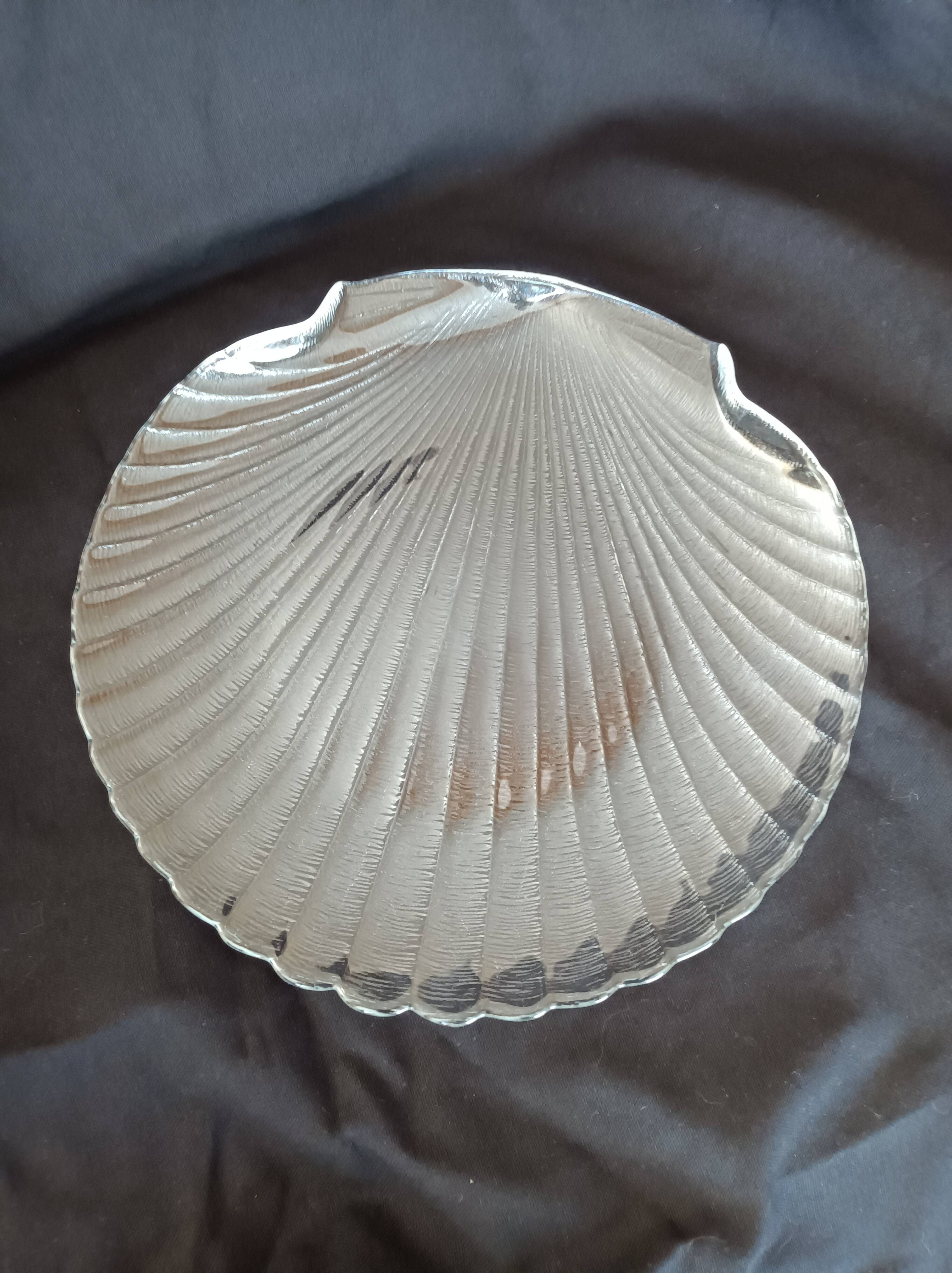 Plat de service en verre en forme  coquille Saint-Jacques