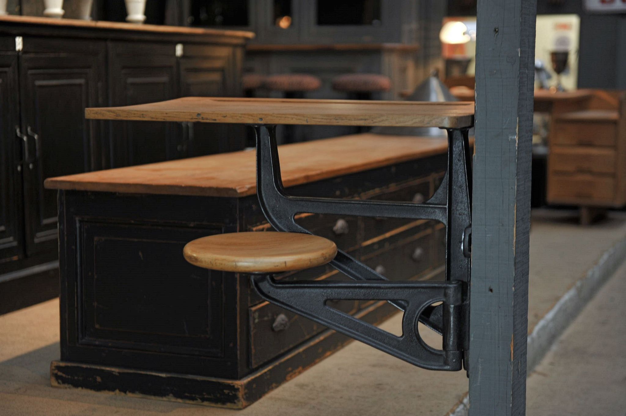 Fonte odesk and seamstress wall solid oak with removable seat 1930