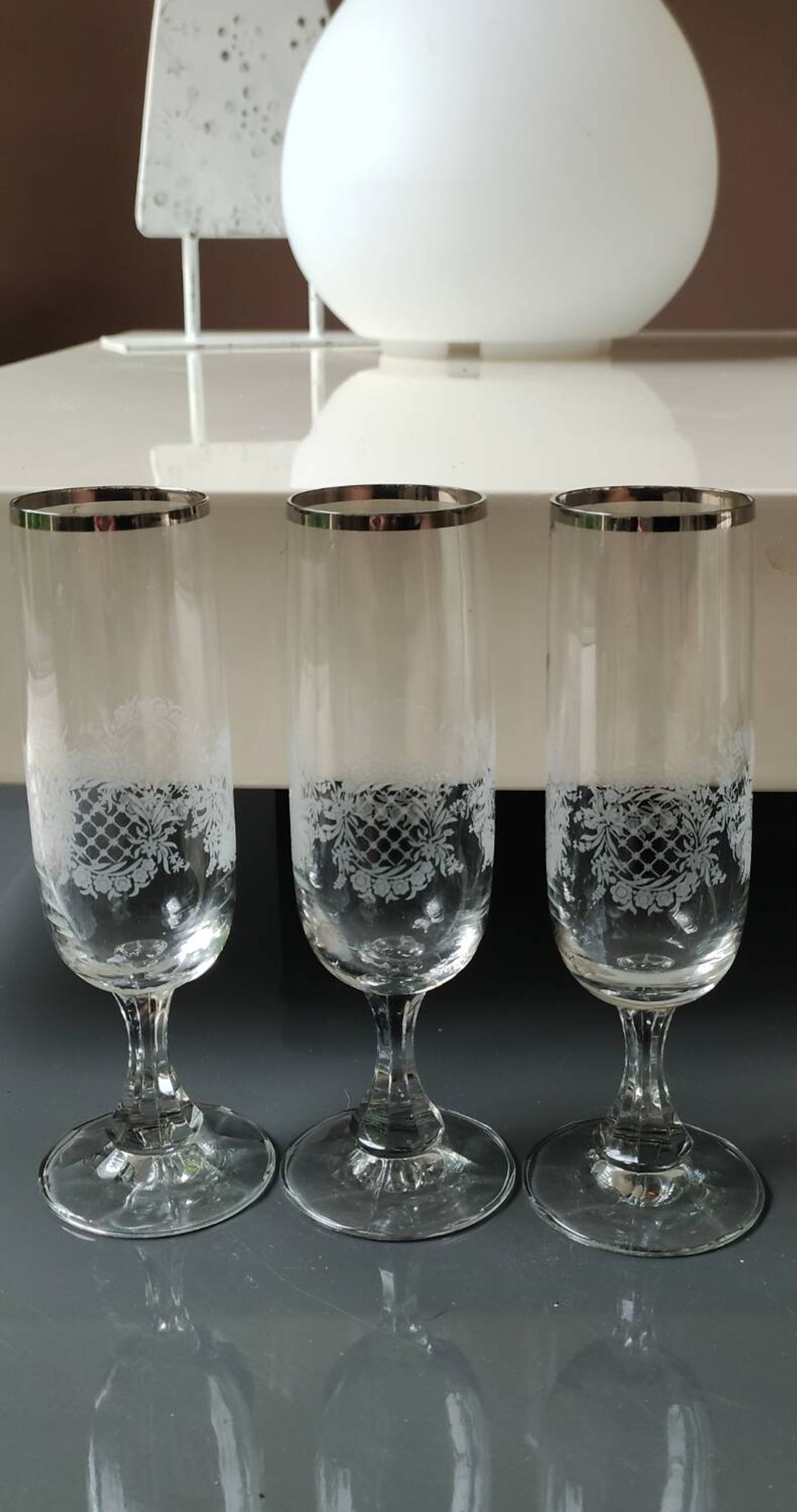 Set of 5 Champagne Flutes. Crystal glass. Empire style. Floral motifs.