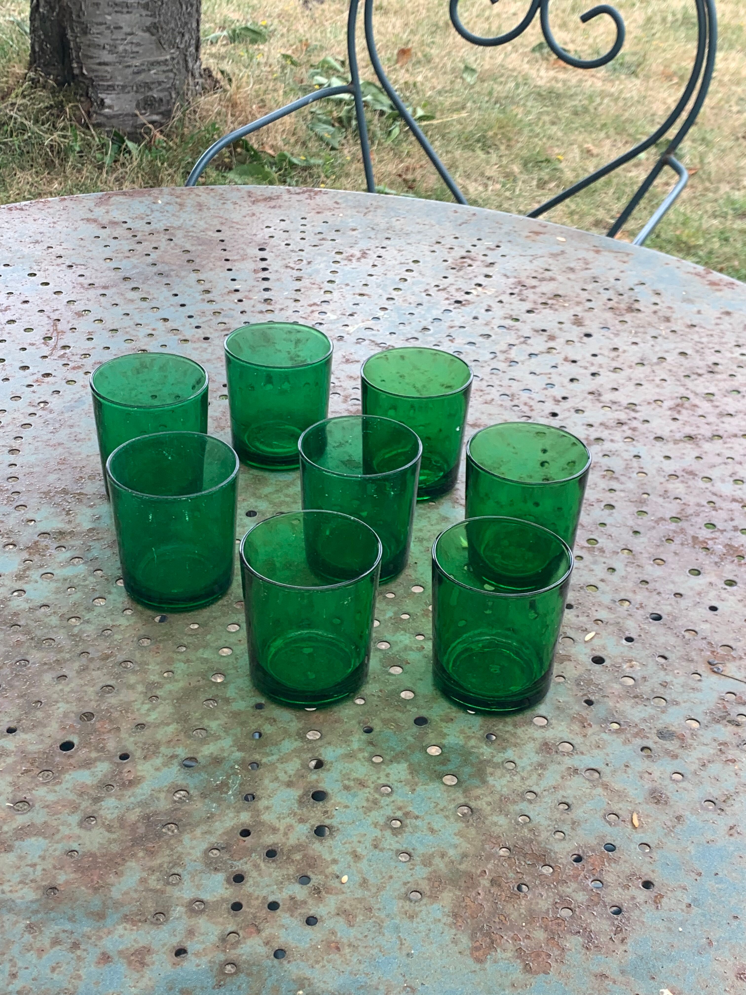 8 glasses of water or wine, straight, in green glass, cups, stamps chantovent vin de pays france