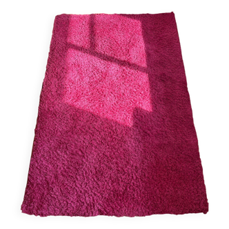 Tapis rose poils longues