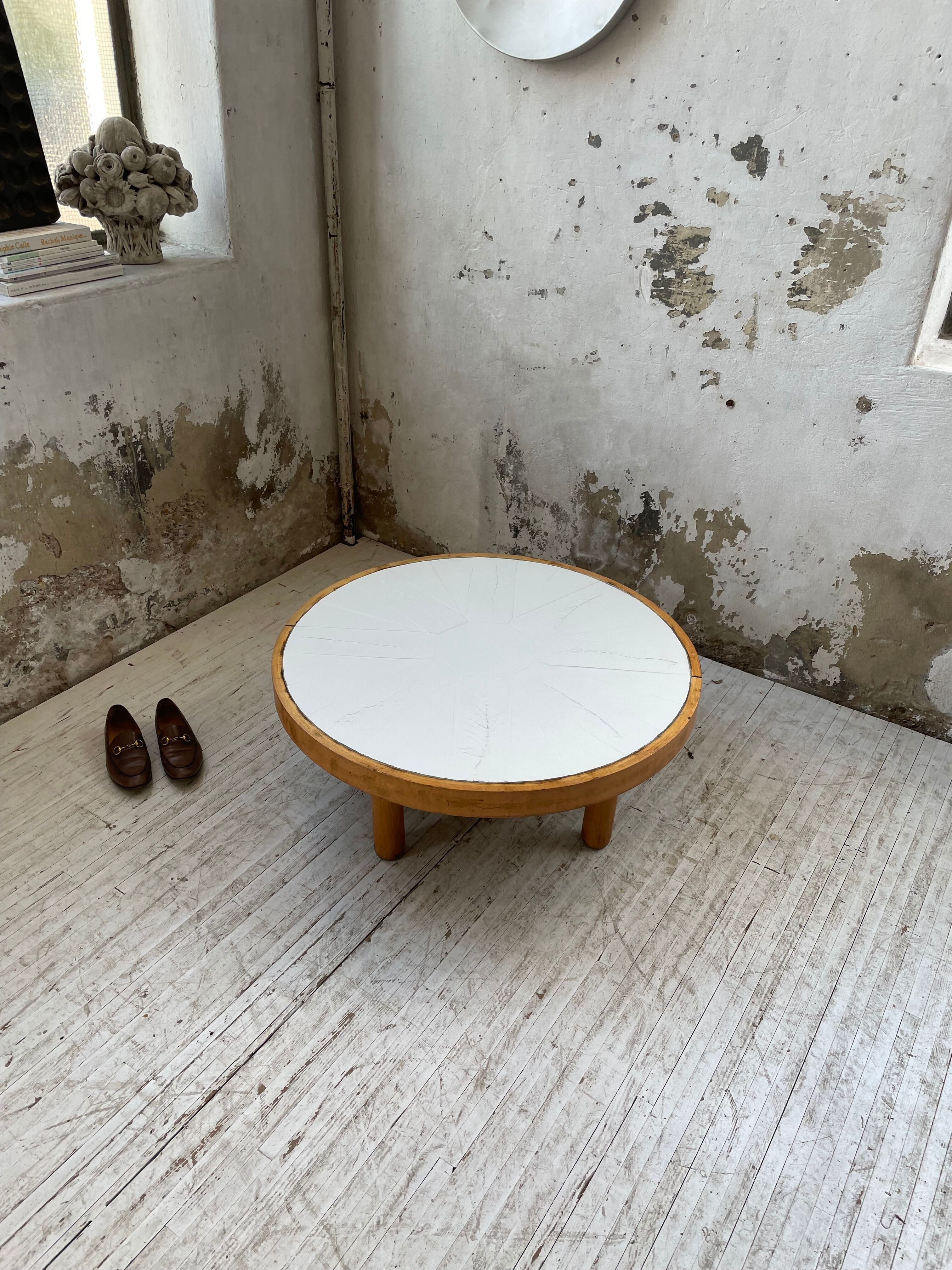 Round coffee table white ceramic and wood