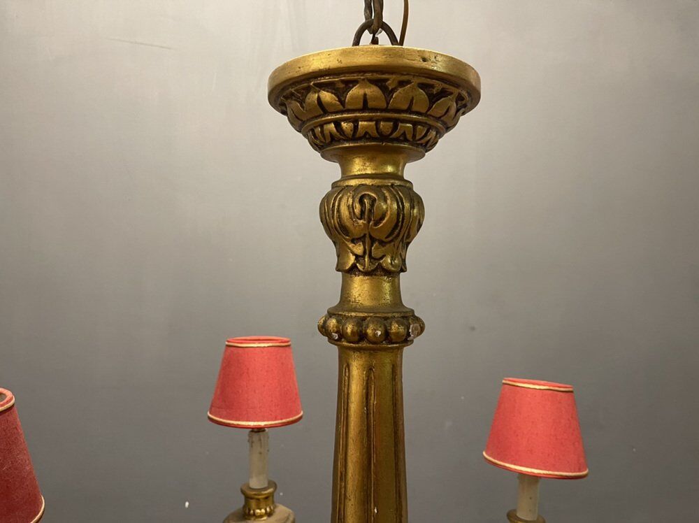 Lustre en bois doré doré