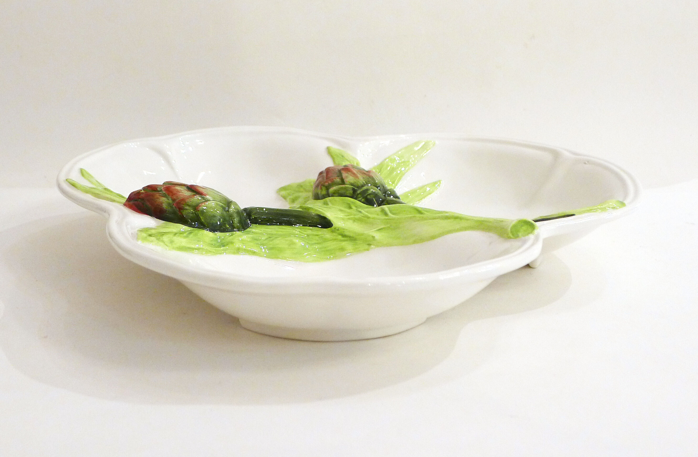 Dish dabbling artichokes