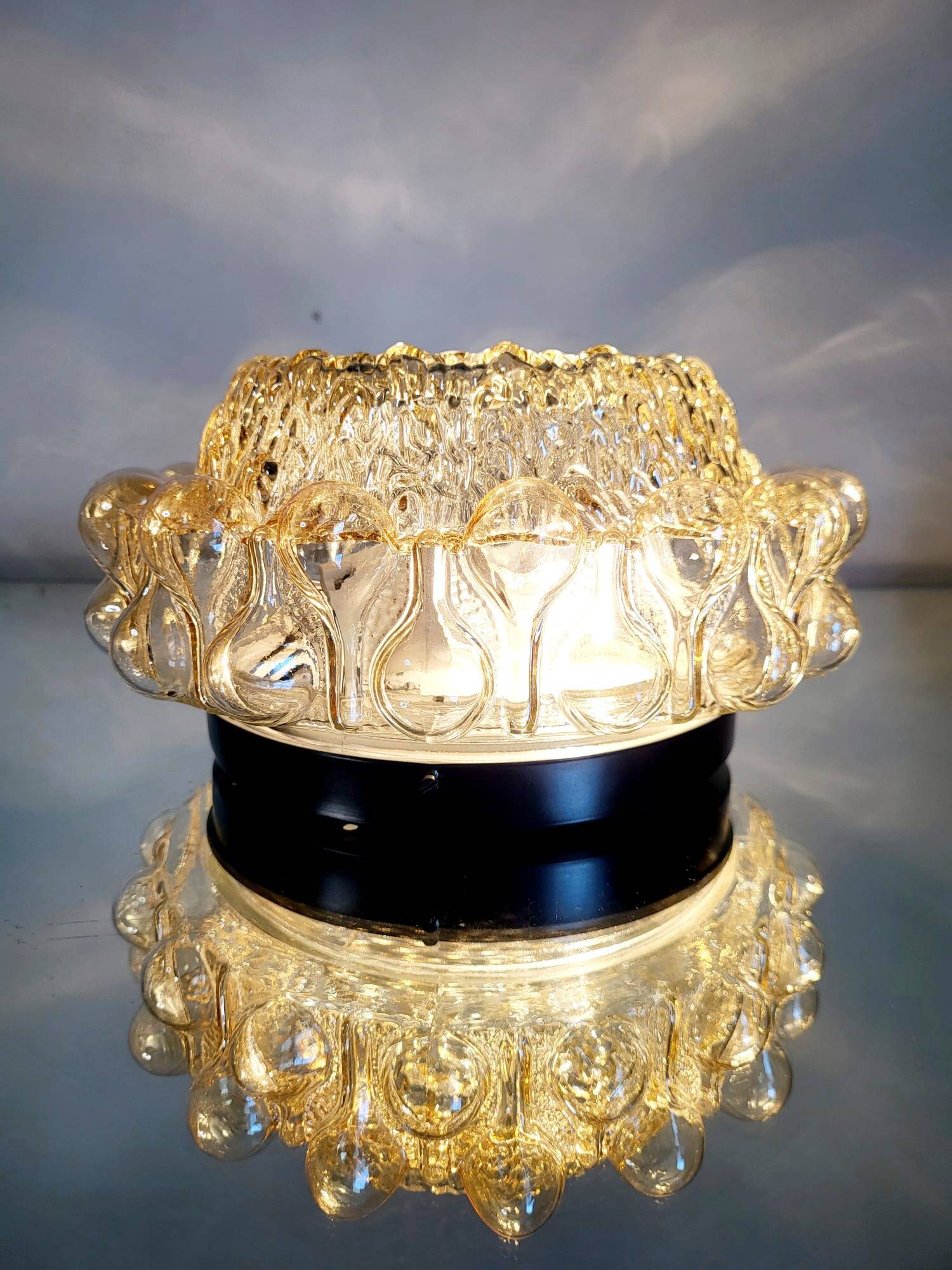 Vintage glazen wand of plafondlamp, bubble reliëf space age, jaren 1970