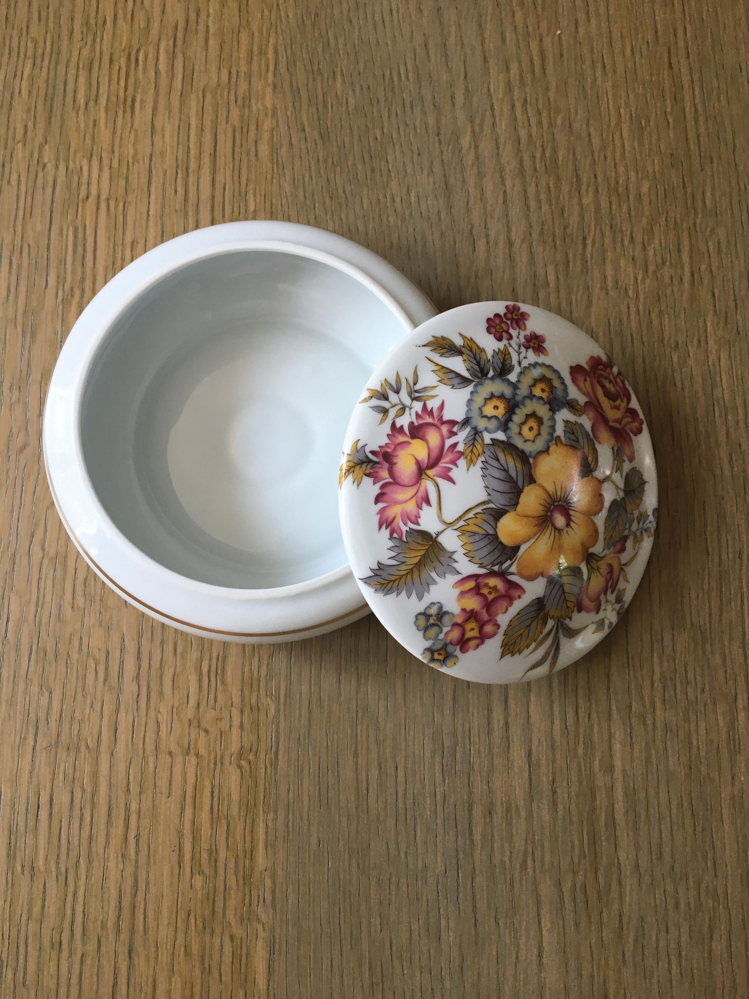 Boite à bijoux vintage en porcelaine de Limoges