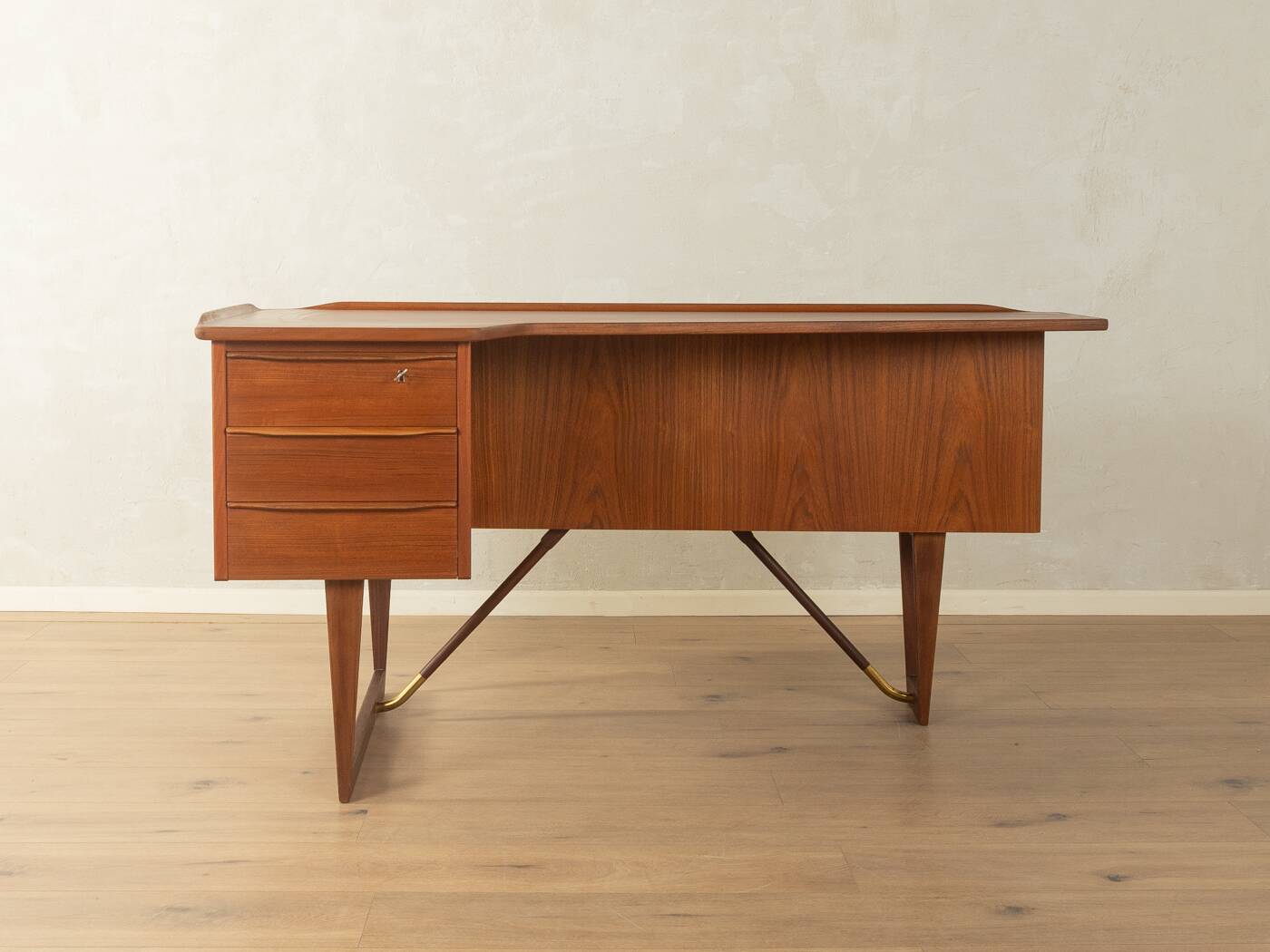 Boomerang Desk, Peter Løvig Nielsen