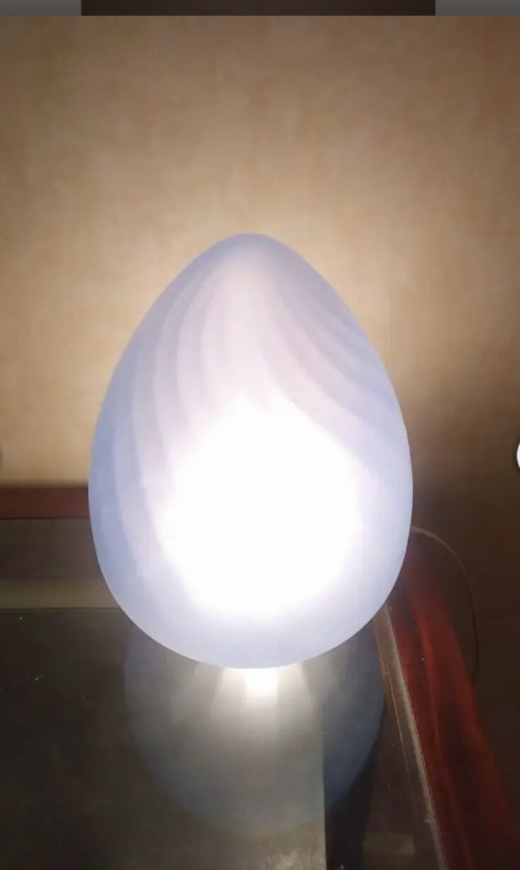 Pose lamp Modern design in the shape of an egg in blue glass TBE