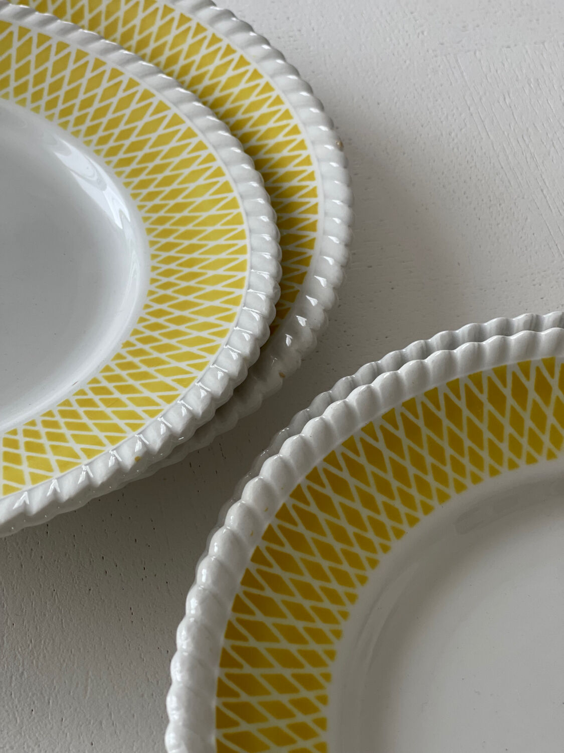 4 vintage flat plates