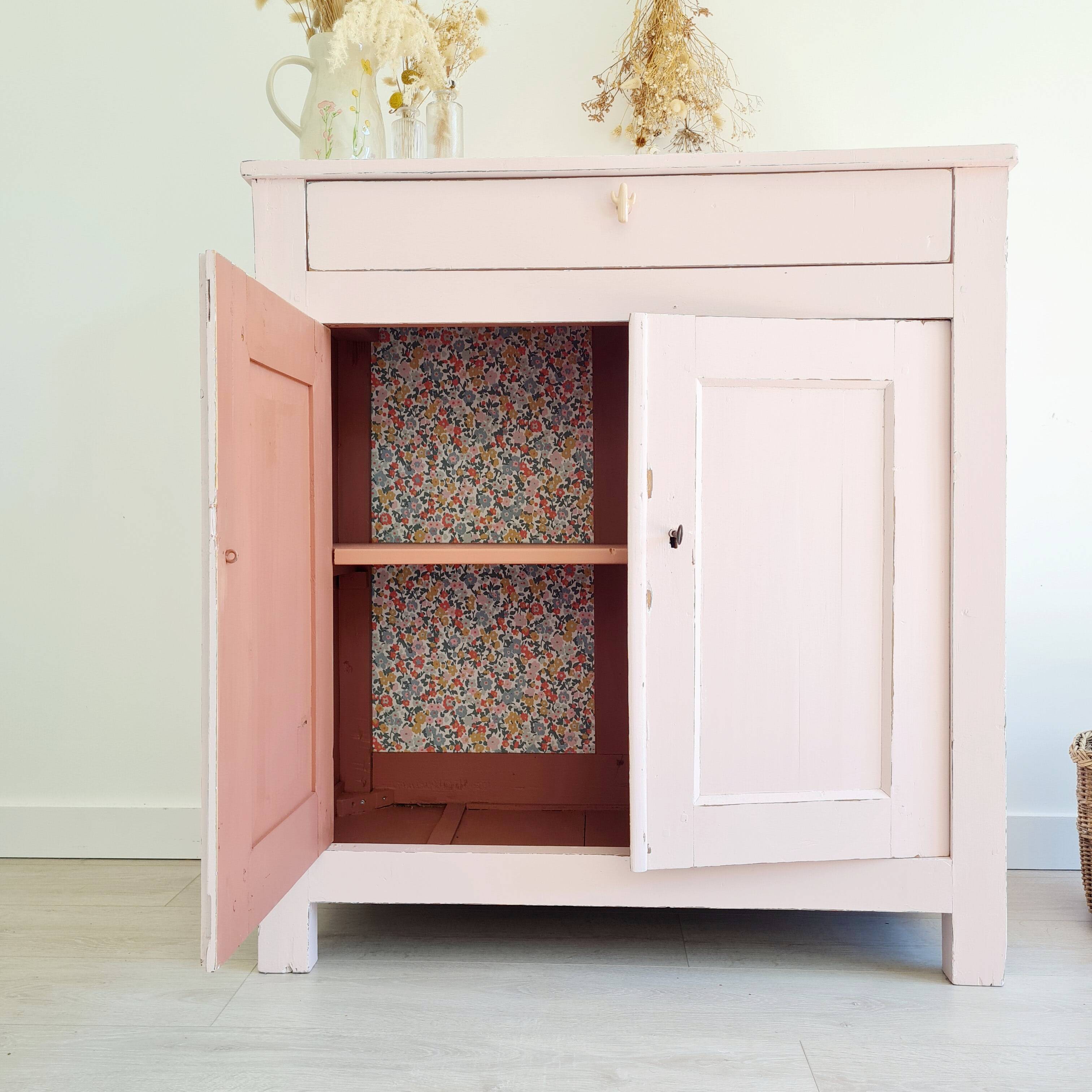 Buffet parisien rénové - rose intérieur liberty