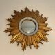 Miroir soleil en résine dorée
