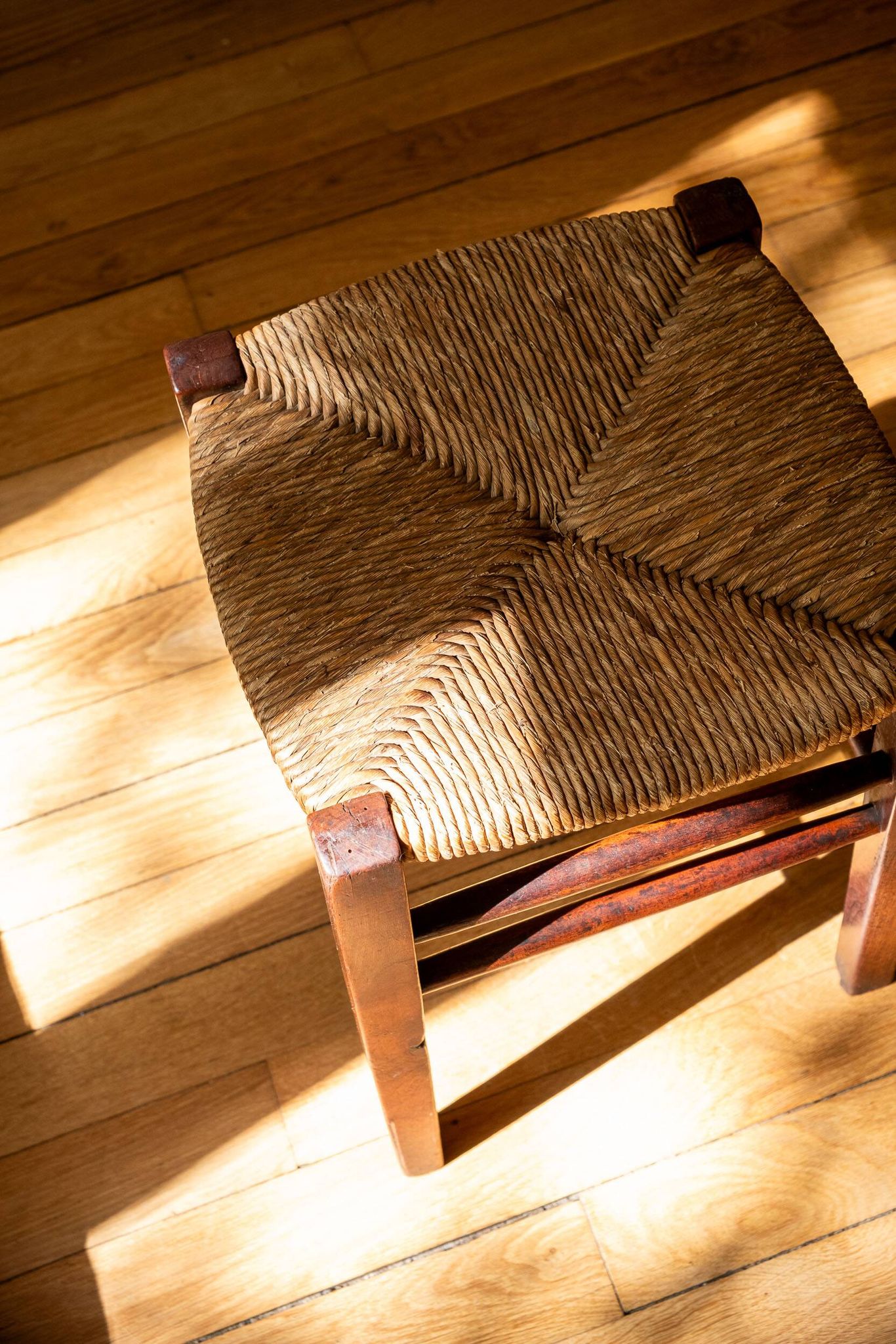 Wood and straw stool - Rustic style