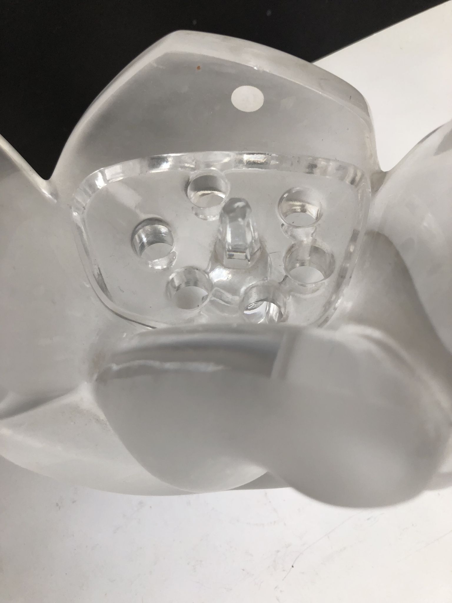 Vase stings flowers with doves Lalique