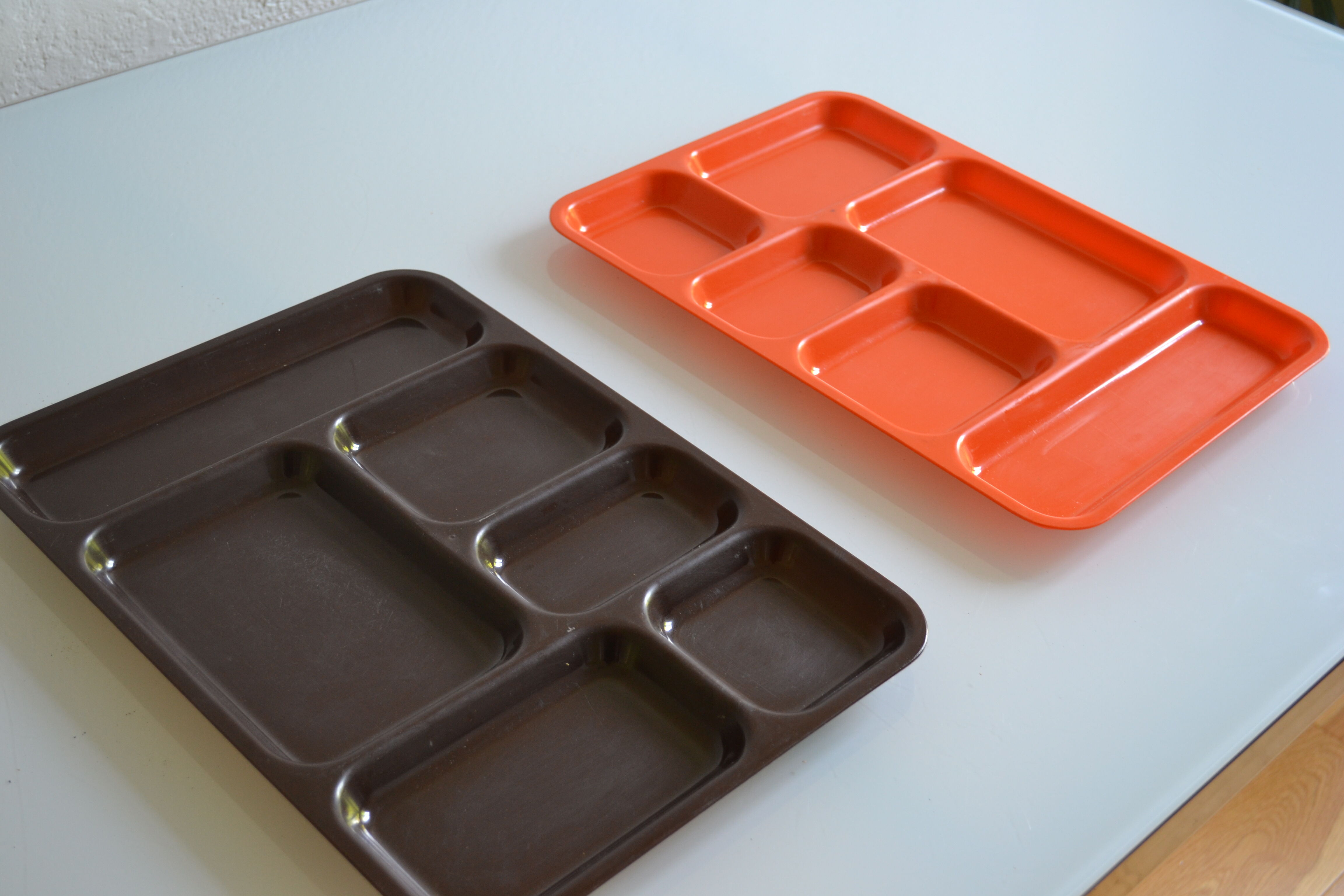 Set of 2 vintage 70's meal trays