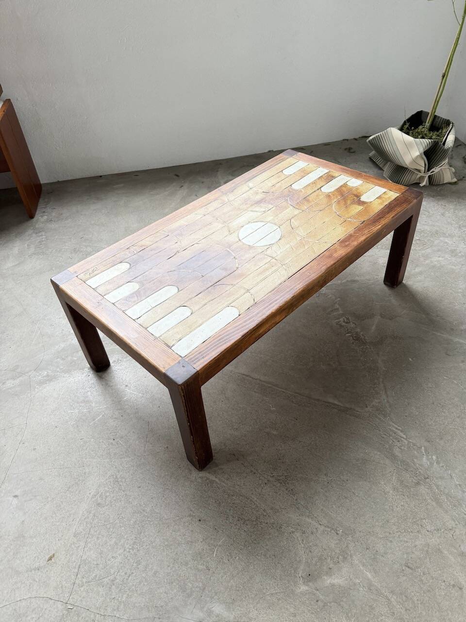 Dyem ceramic coffee table
