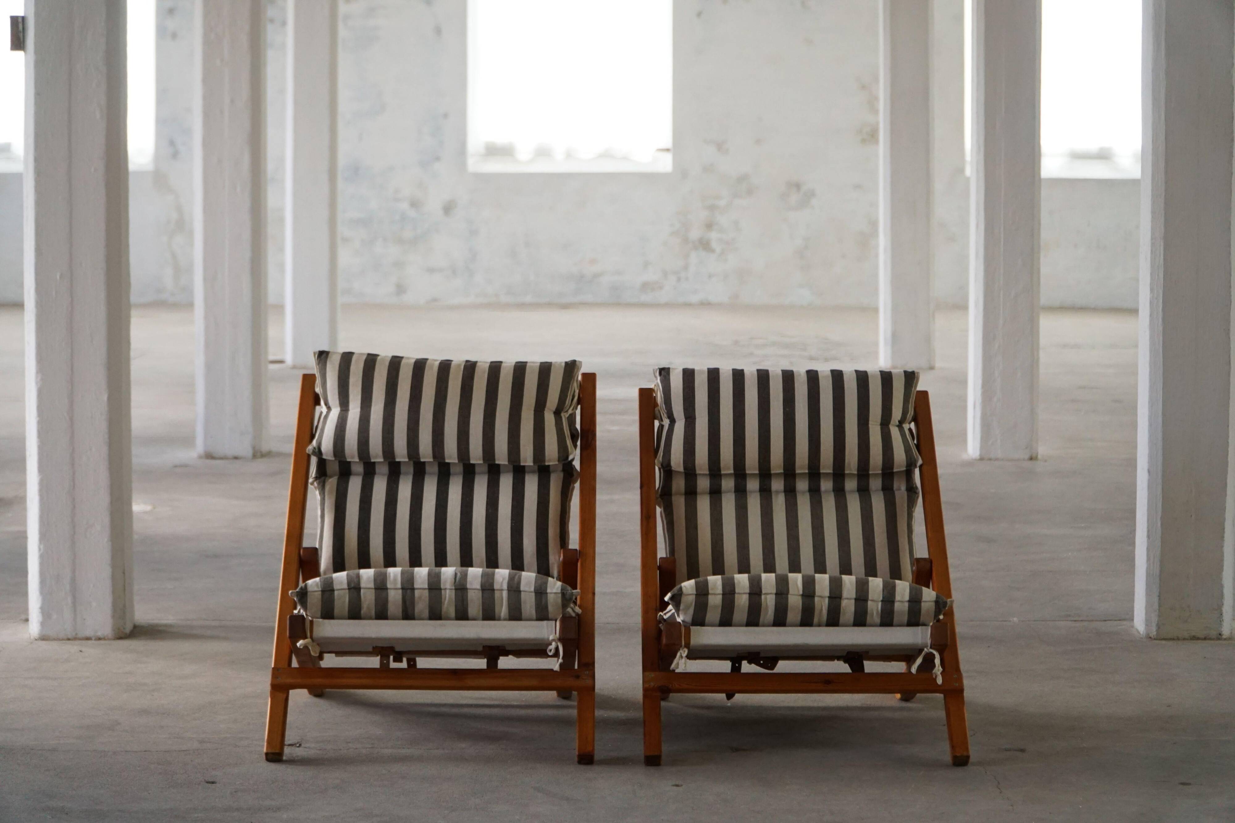 Mid-century dining/lounge chairs in pine and striped cotton canvas, Denmark, 1970s.