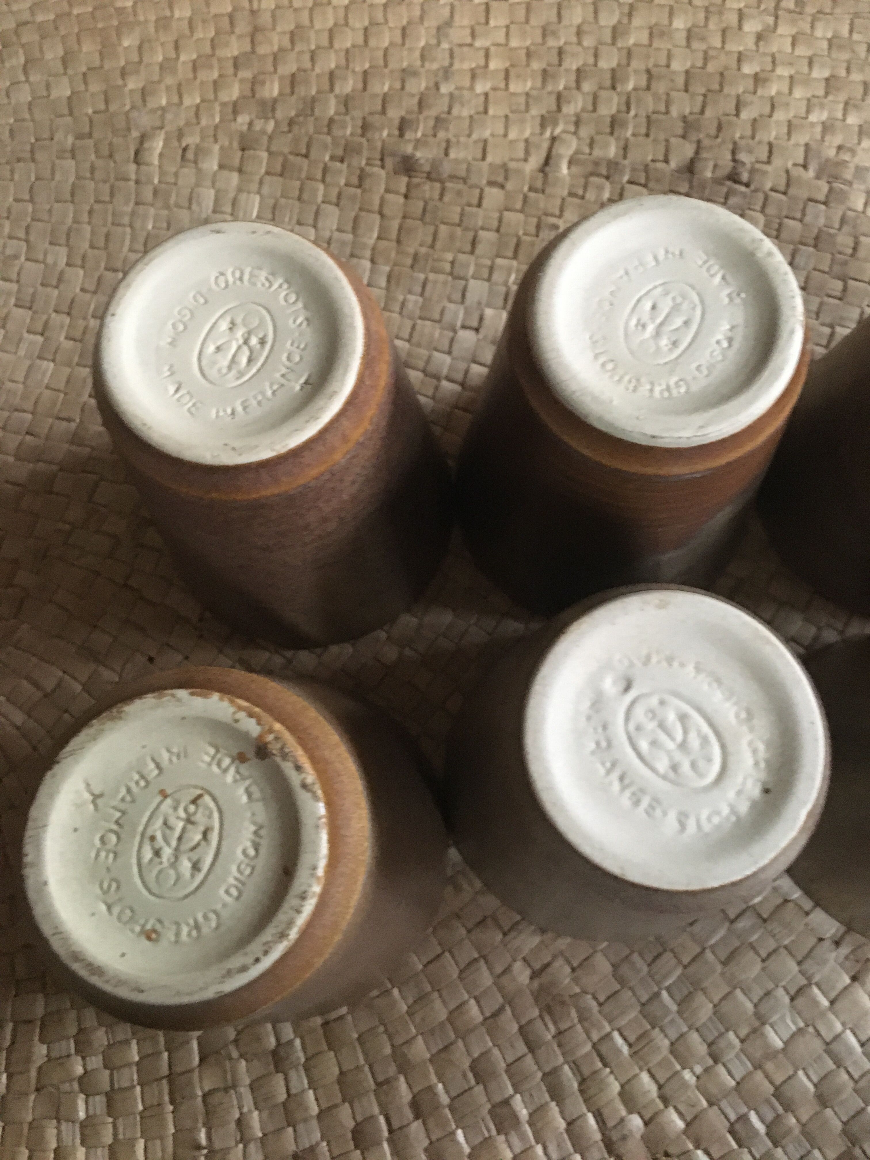 Series of 6 cups of sandstone