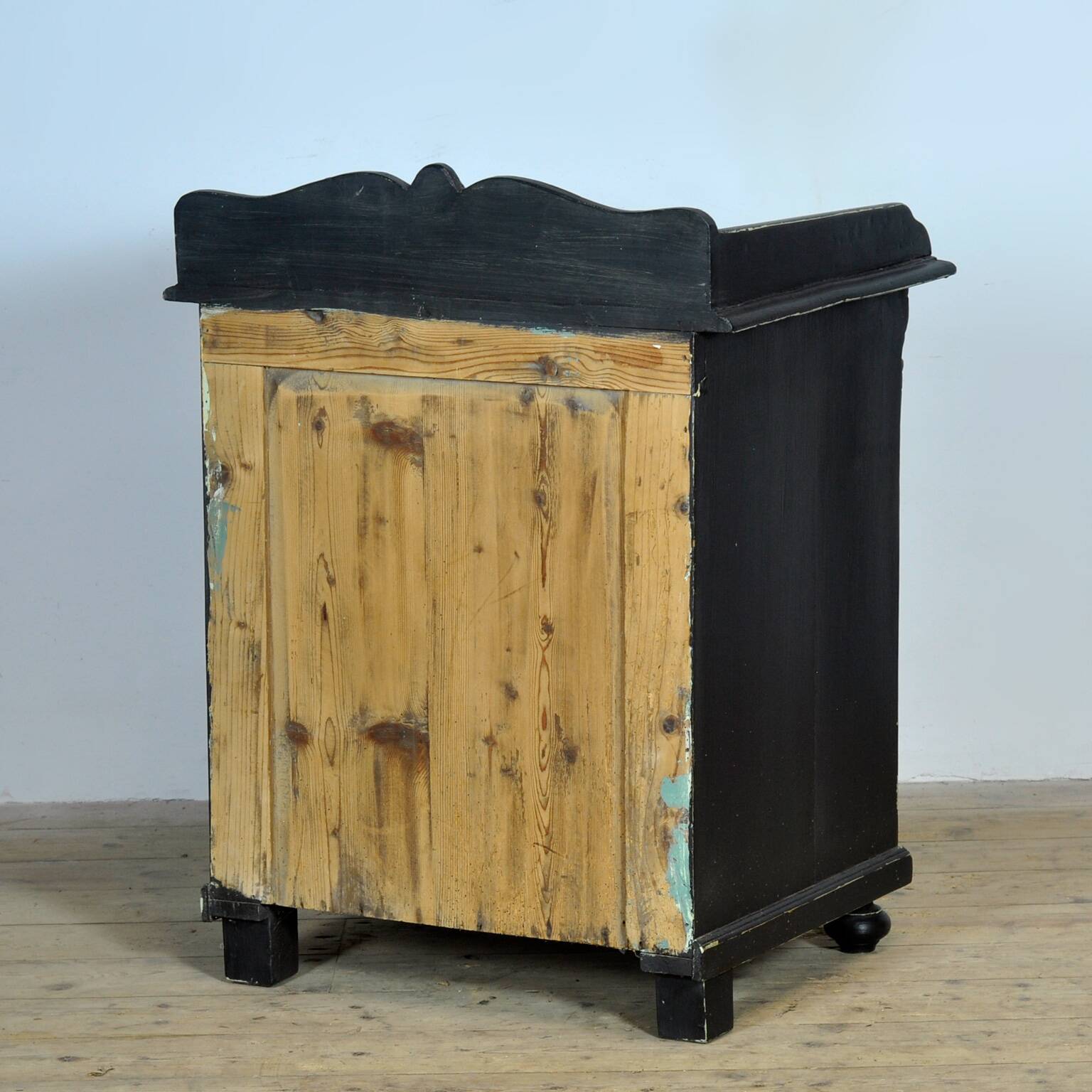 Armoire en pin, vers 1900