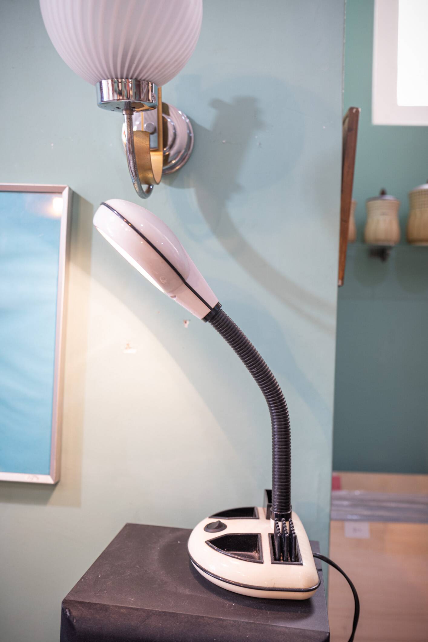 Rabbit Tanaka Gooseneck desk lamp, black and white by Kyoji Tanaka 1985, Hong Kong.