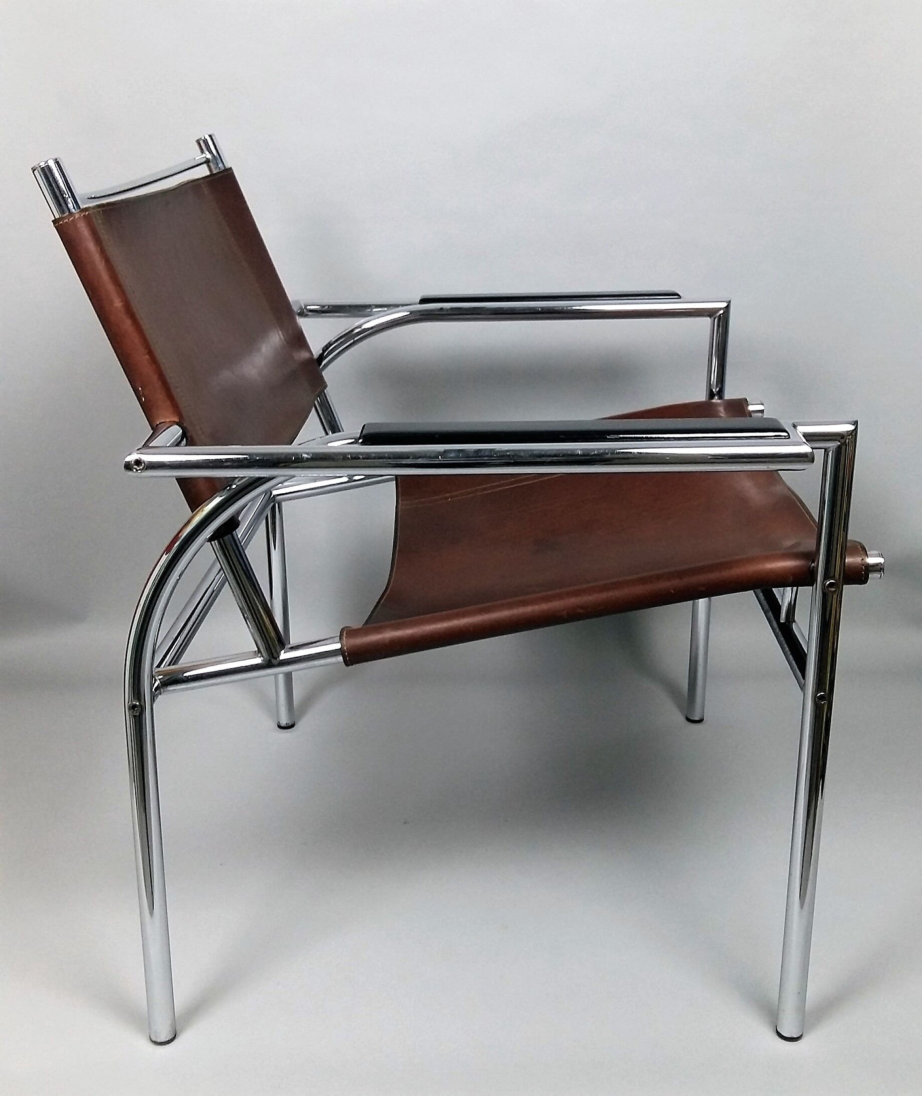 Pair of armchairs chromed metal and leather, 60 years