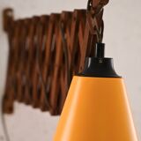 Lamp with extendable arm