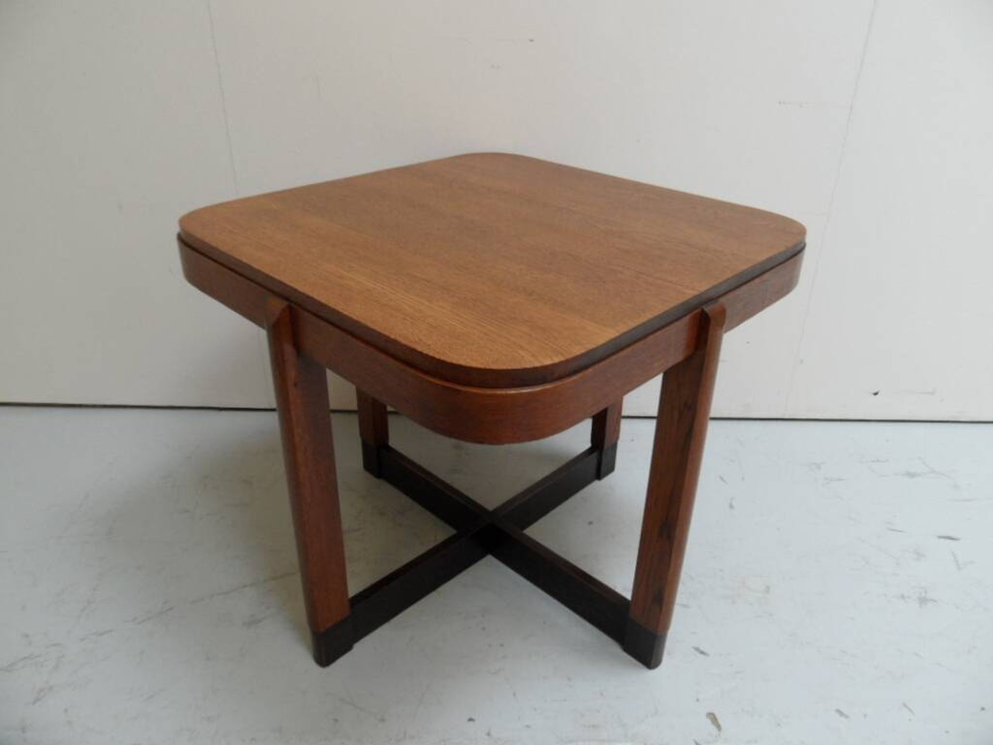 Table basse en chêne art déco