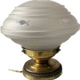 Old table lamp in brass and engraved opaline
