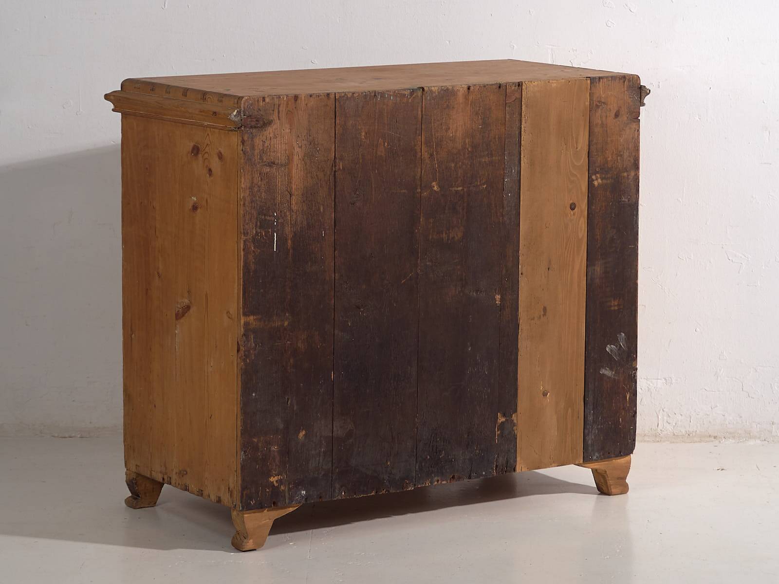Antique kitchen cabinet (c.1920)