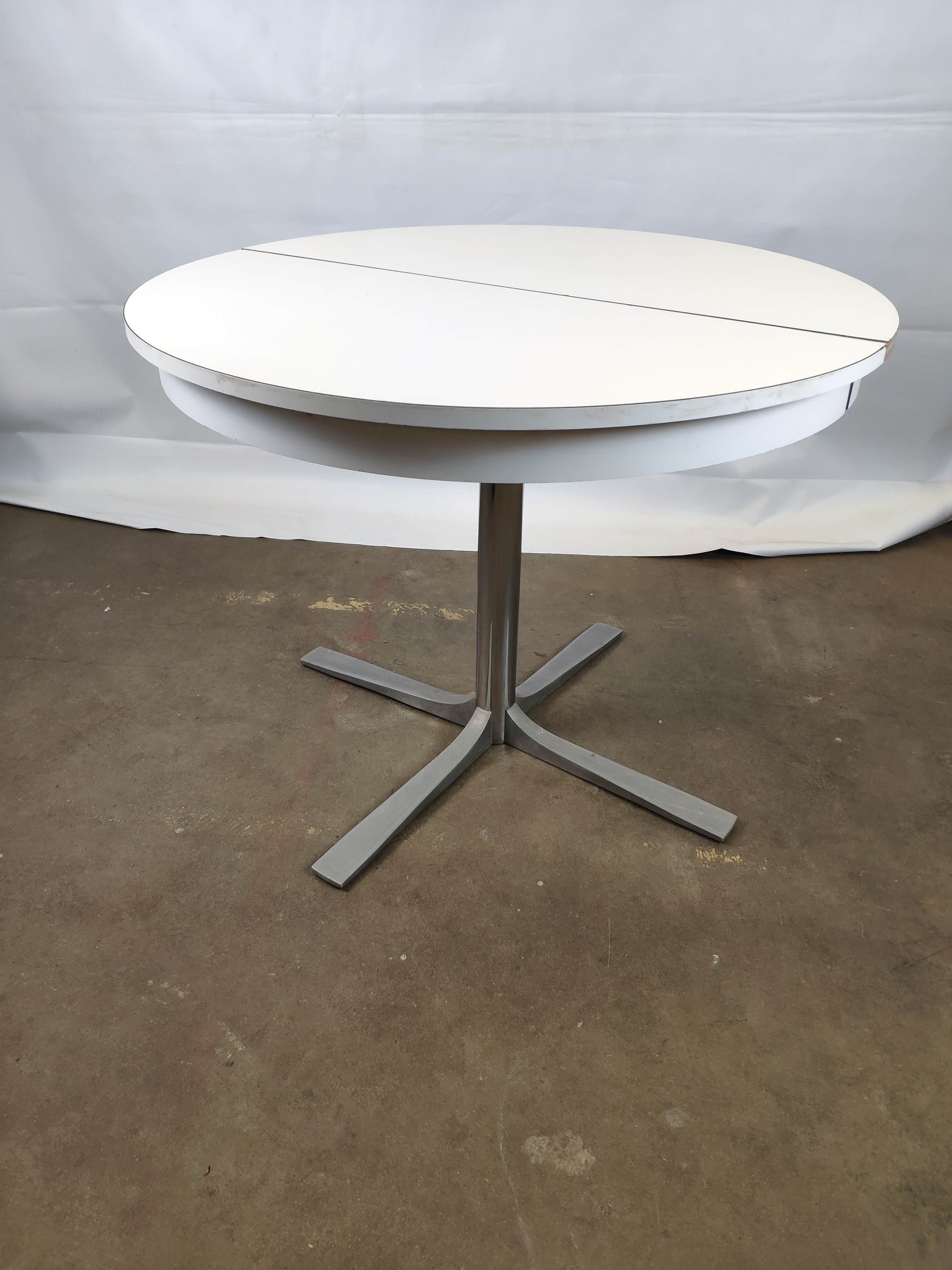 Round table 70 year white chromed