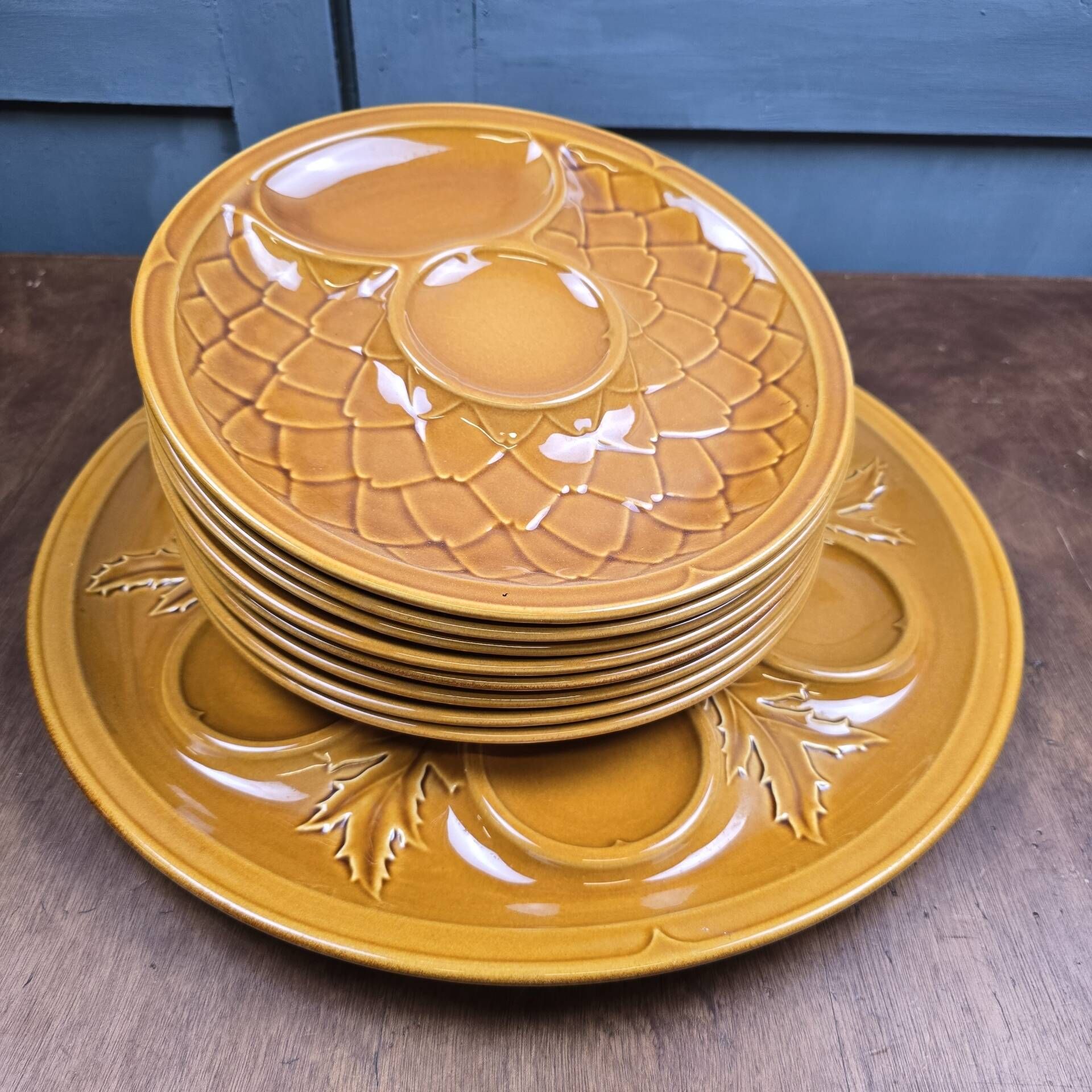 Artichoke service Salins France – 8 plates and serving dish barboti