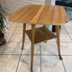 Table basse d’appoint scandinave en bois plateau pivotant vintage 50s