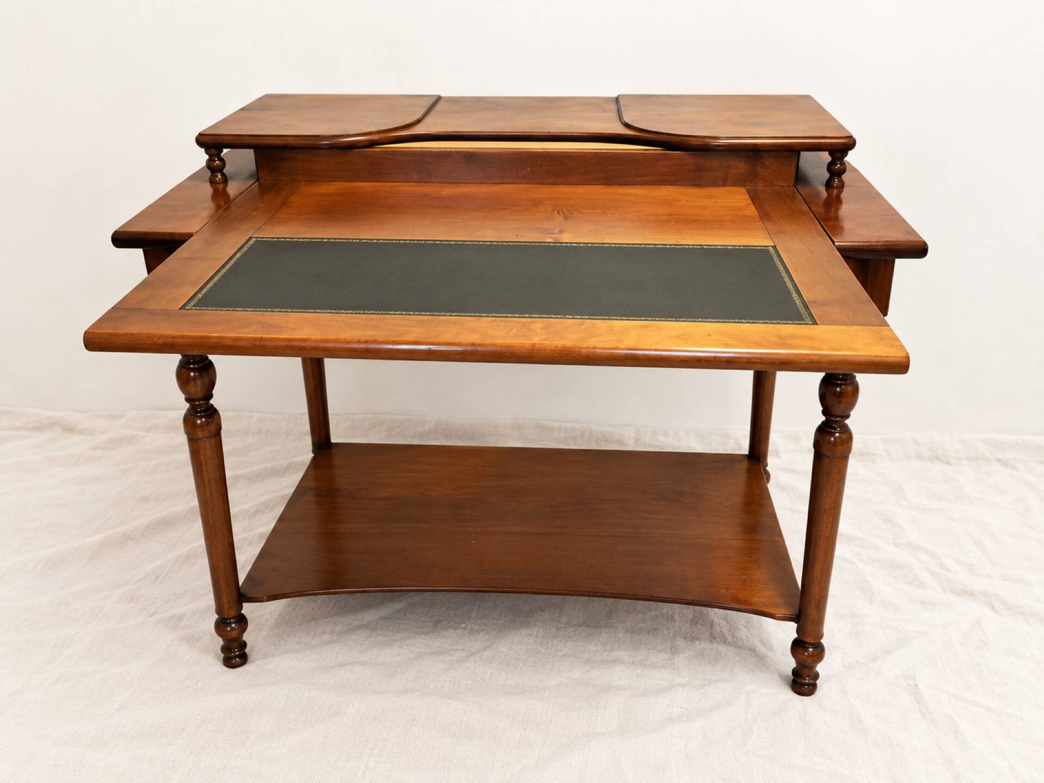 Bureau Directoire en merisier et cuir noir avec étagère