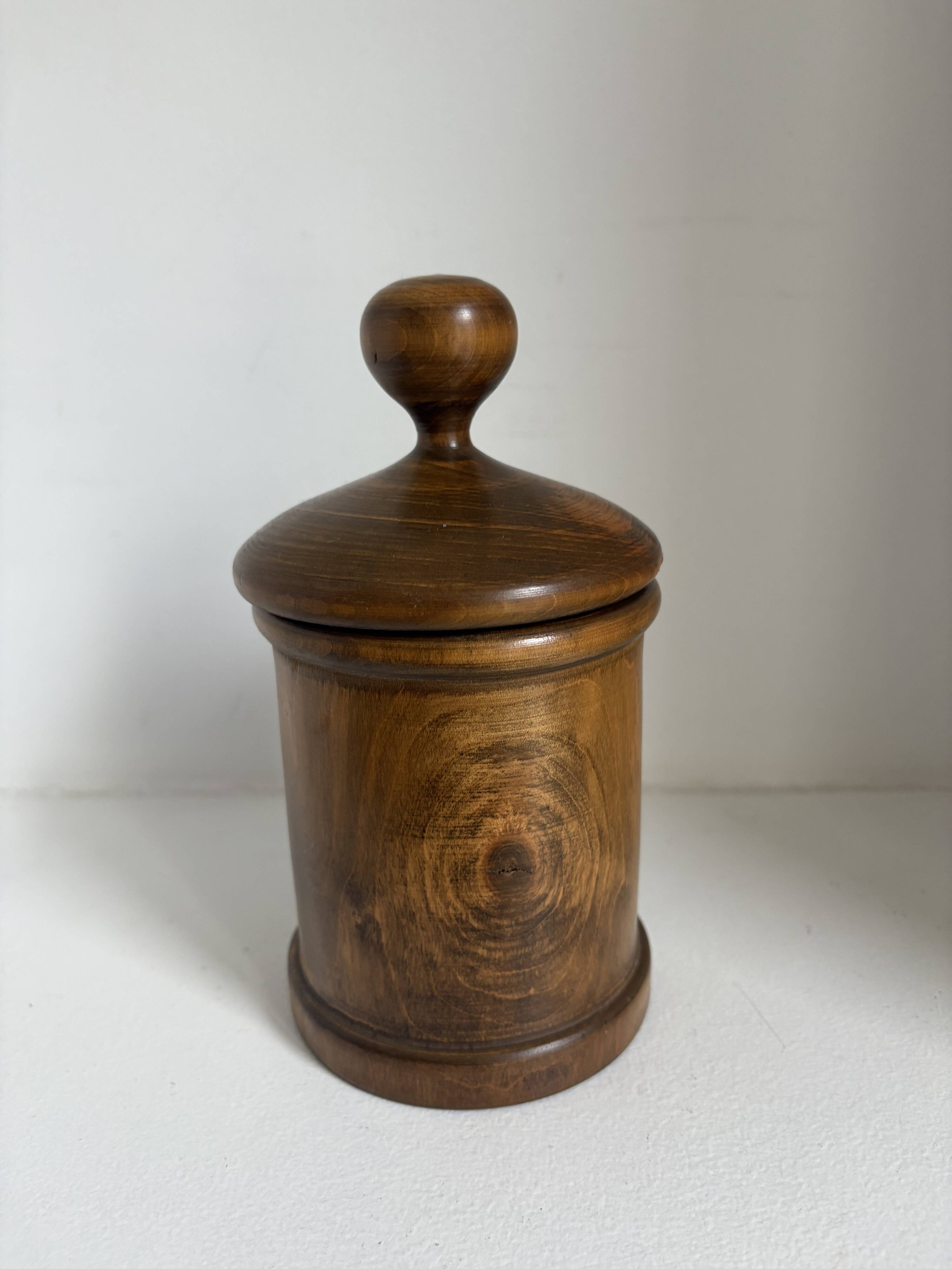 Set of 12 decorative items