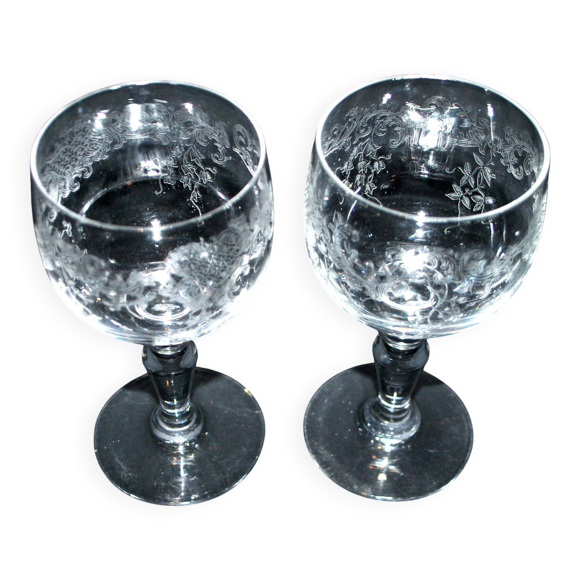 Saint-Louis set of 2 Rocaille acid-etched crystal balloon wine glasses H14.3