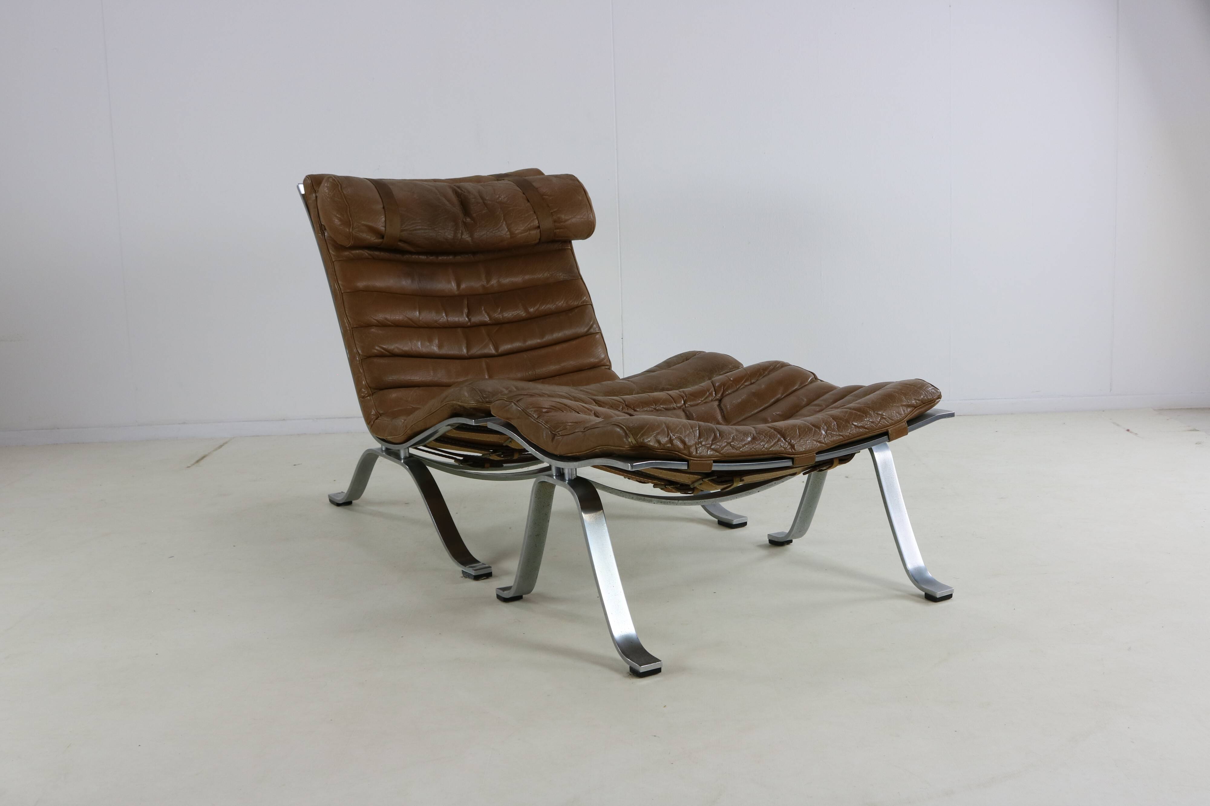 Fauteuil et repose-pieds design années soixante par Arne Norell