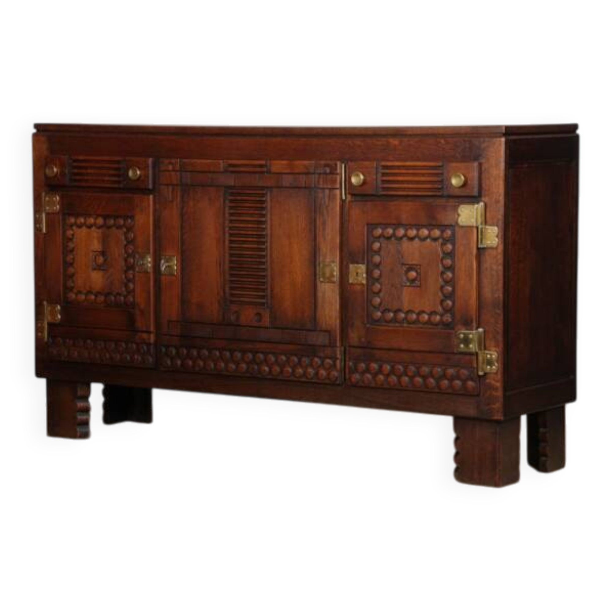 Buffet en chêne et laiton dans le goût de Charles Dudouyt, 1940