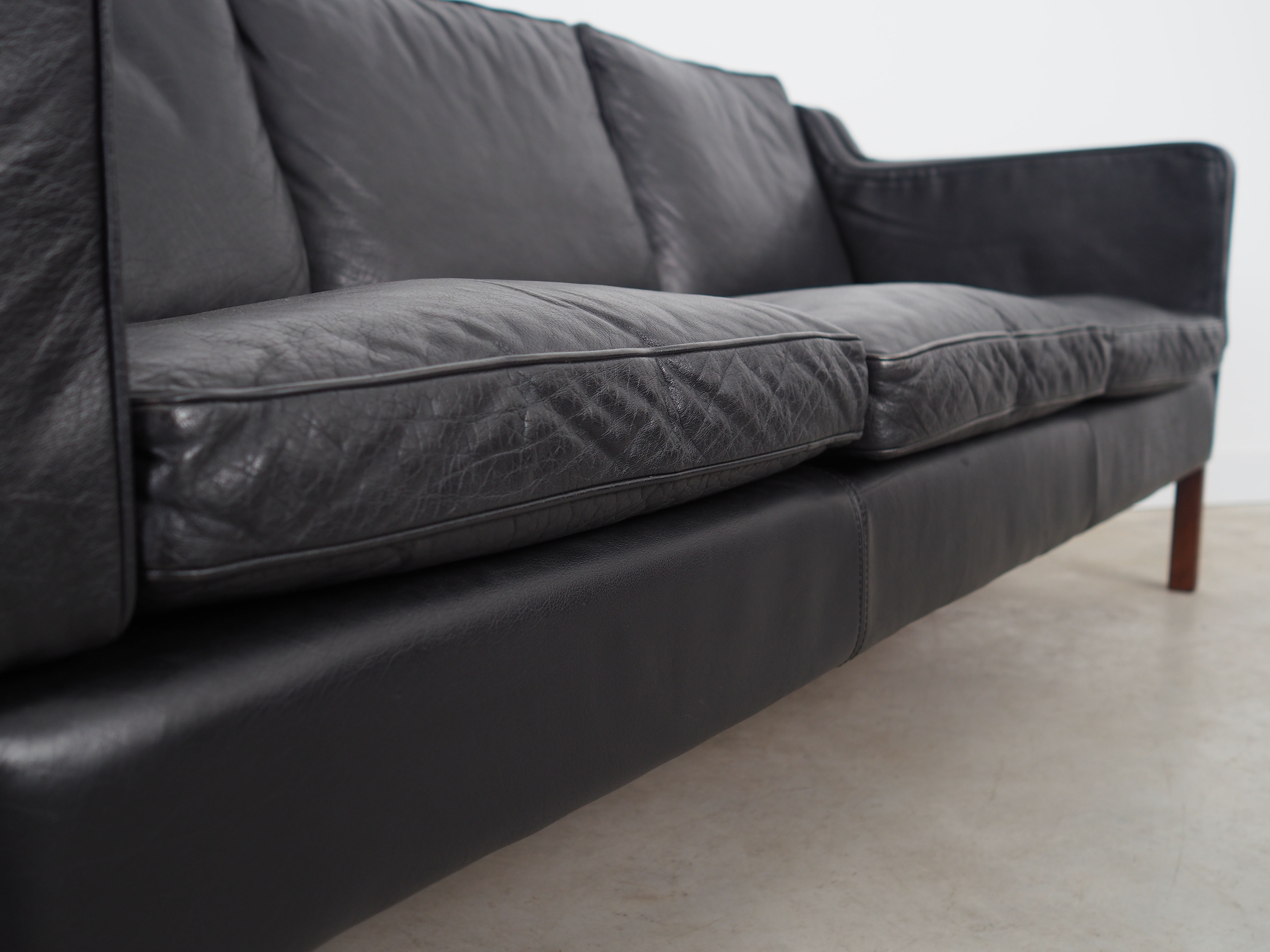 Leather sofa, Danish design, 1960s, manufacturer: Stouby