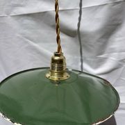 Suspension vintage indus tôle émaillée verte et blanche mini