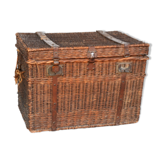 Travel trunk 1900 in wicker