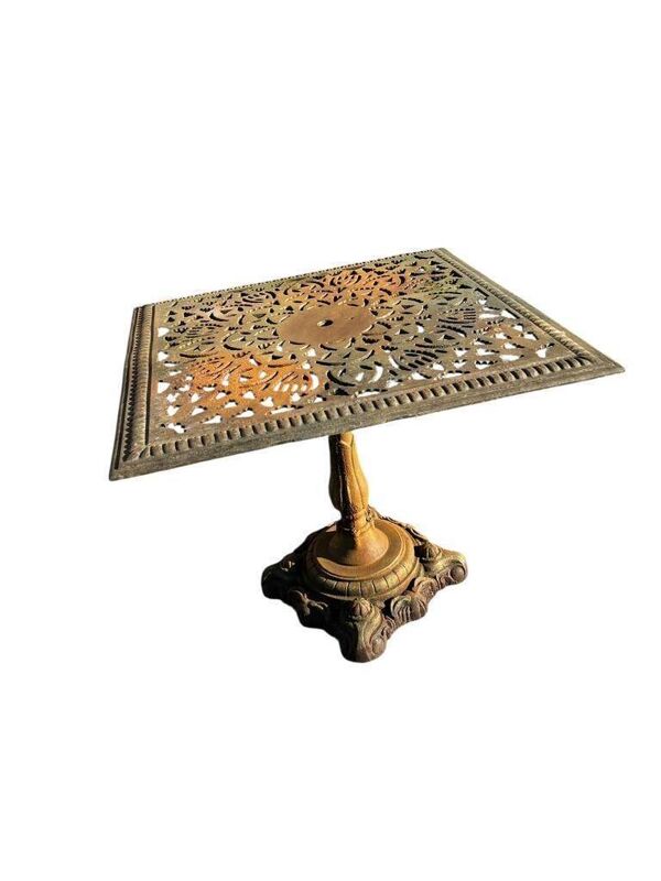 Table de jardin antique en fonte avec plateau décoratif ajouré