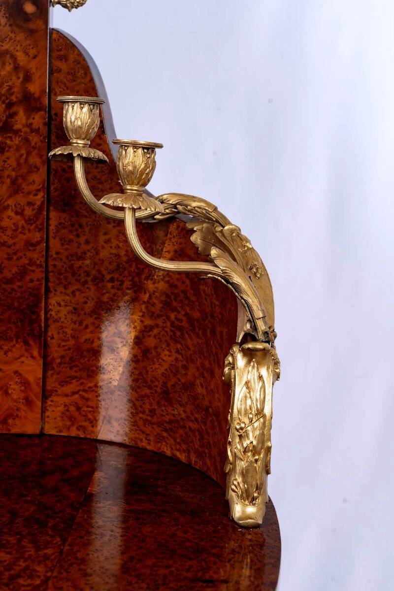 Coiffeuse forme haricot - loupe de thuya et bois de rose - époque: art déco