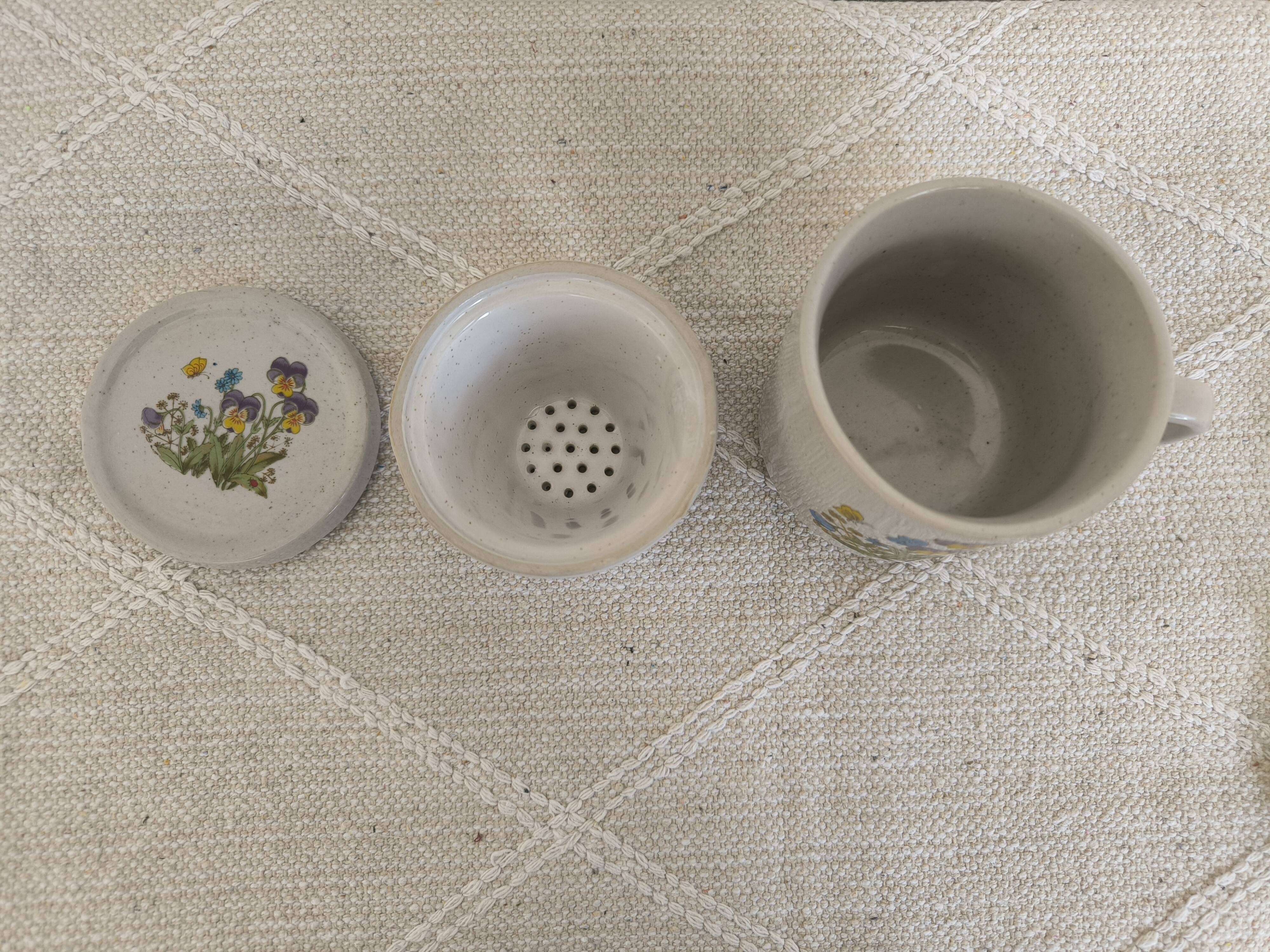 Ceramic tea mug (old retro vintage