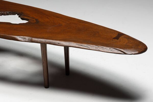 Table basse moderne organique avec vide naturel, France, milieu du 20e siècle