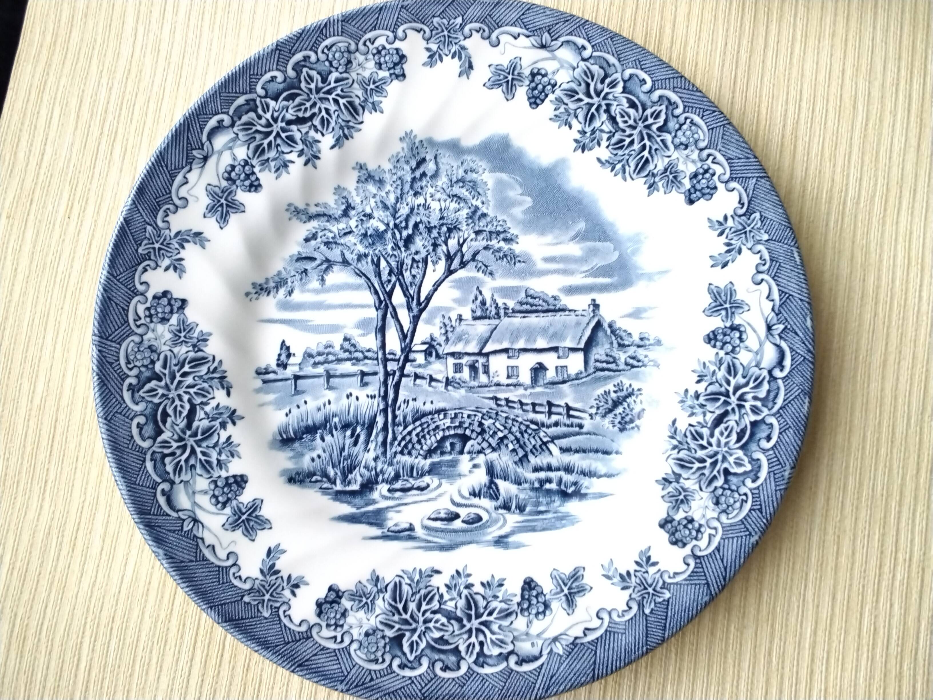 6 Churchill Dessert Plates "Georgian Collection" Model