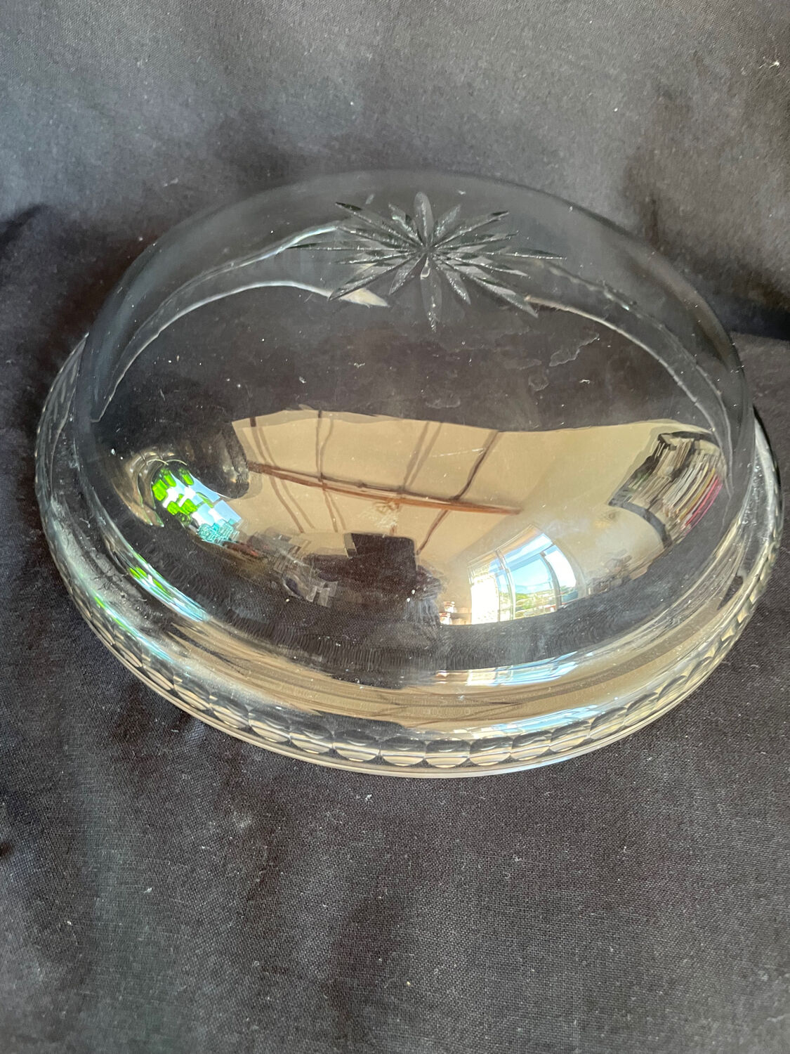 Cup/bezel in metal and glass