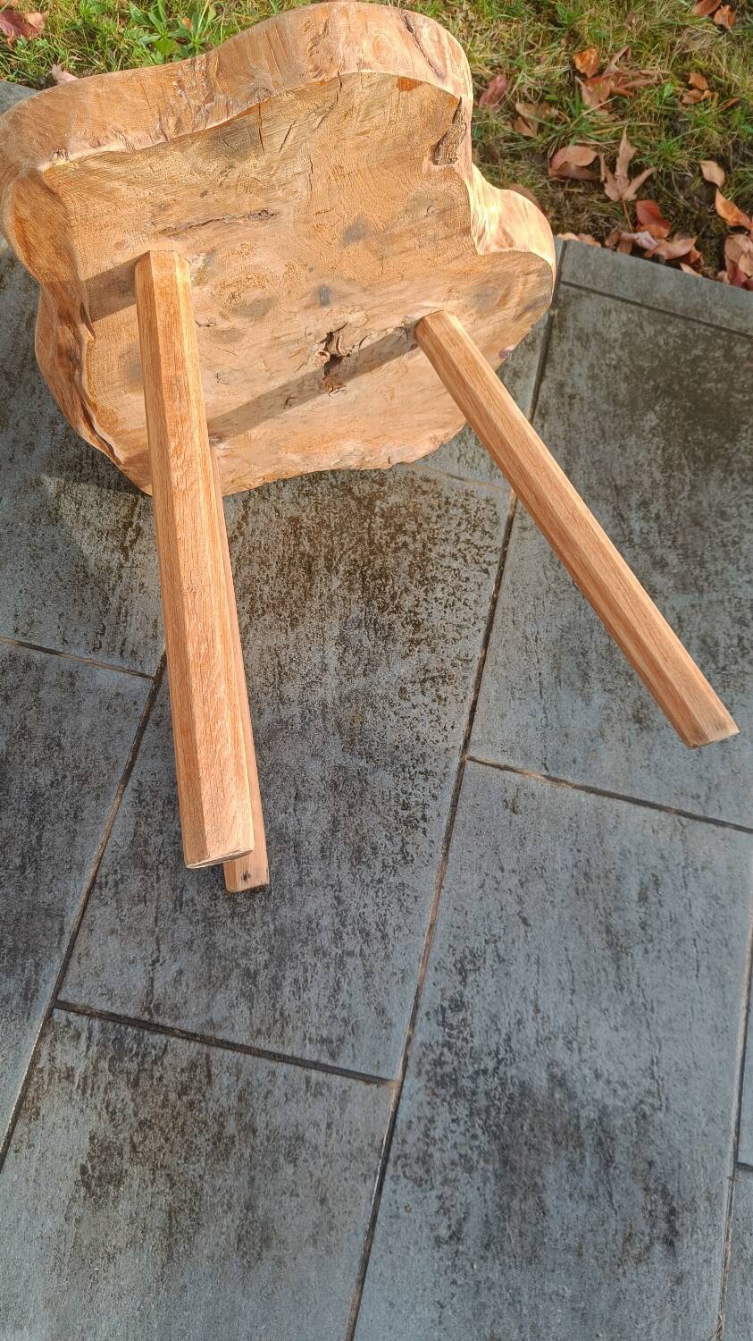 Table d'appoint bois brut style brutaliste organique