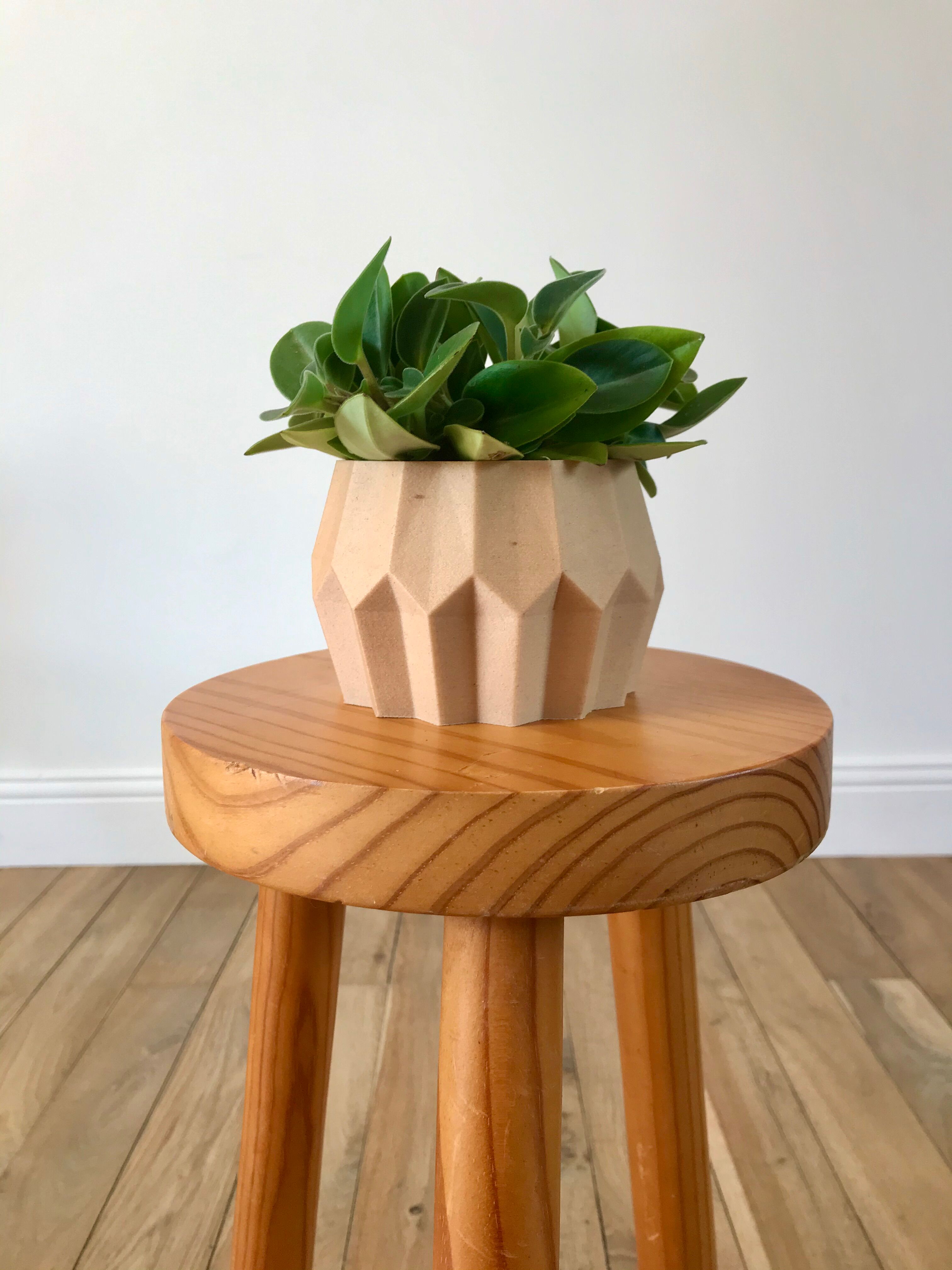 Small tripod stool in blond wood pine 60s-70s