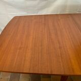 Extendable dining table