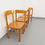 Suite of a round table with extension and 4 vintage pine chairs from the 60s and 70s
