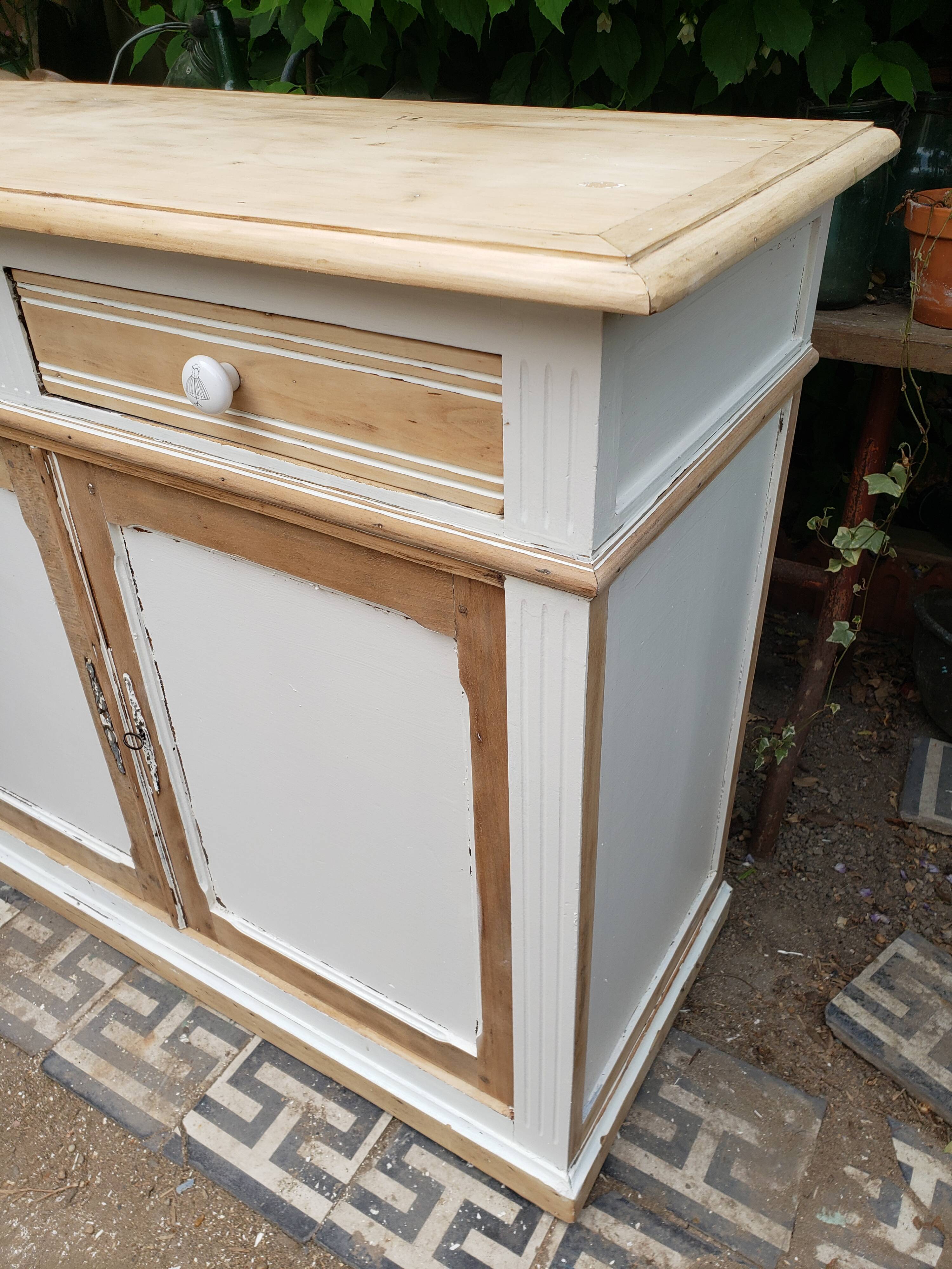 Parisian white buffet and wood Thuileries